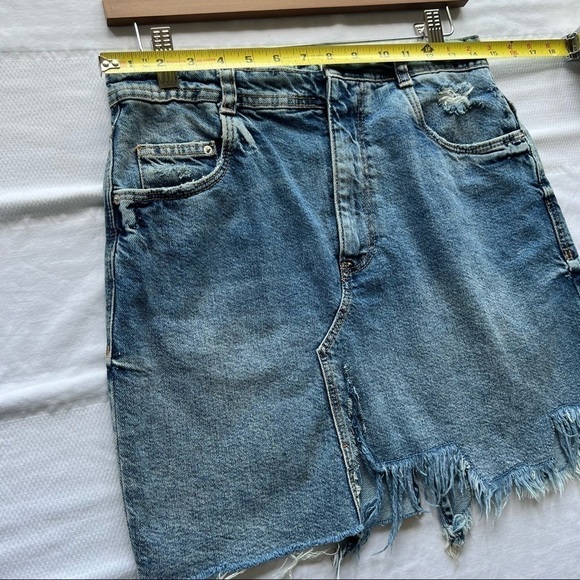 Zara Denim Fringe & Frayed Mini Skirt in Blue Wash Size Medium - Picture 6 of 8